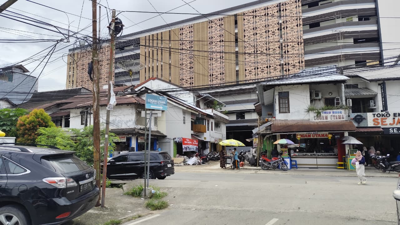 ATURAN TEGAS: Gedung baru pasar Pagi di Kecamatan Samarinda Kota, kini sudah dipenuhi aktivitas pedagang.  