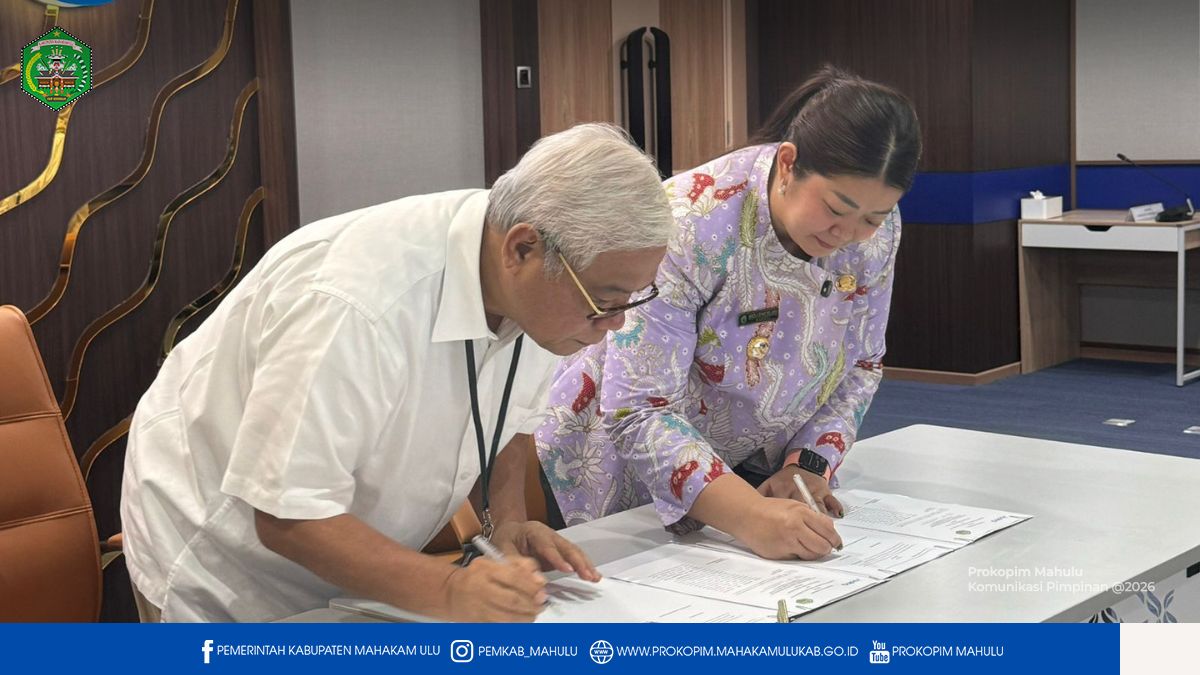 Bupati Mahulu Angela Idang Belawan dan Direktur SDM dan Transformasi Perum Bulog Prof Dr Sudarsono menandatangani MoU hibah tanah, Senin (9/3) di Jakarta. &nbsp;