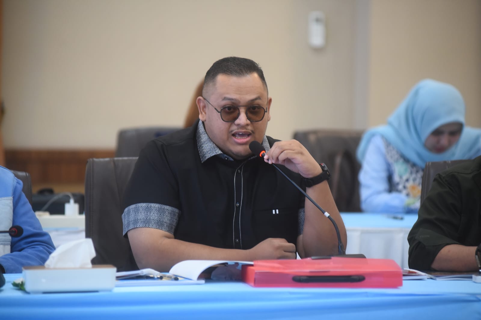 Anggota Komisi III DPR RI Nabil Husien menyampaikan pendapat di hadapan jajaran Polda Kaltim dan Kejati Kaltim pada kegiatan kunjungan kerja reses. (Foto ist)