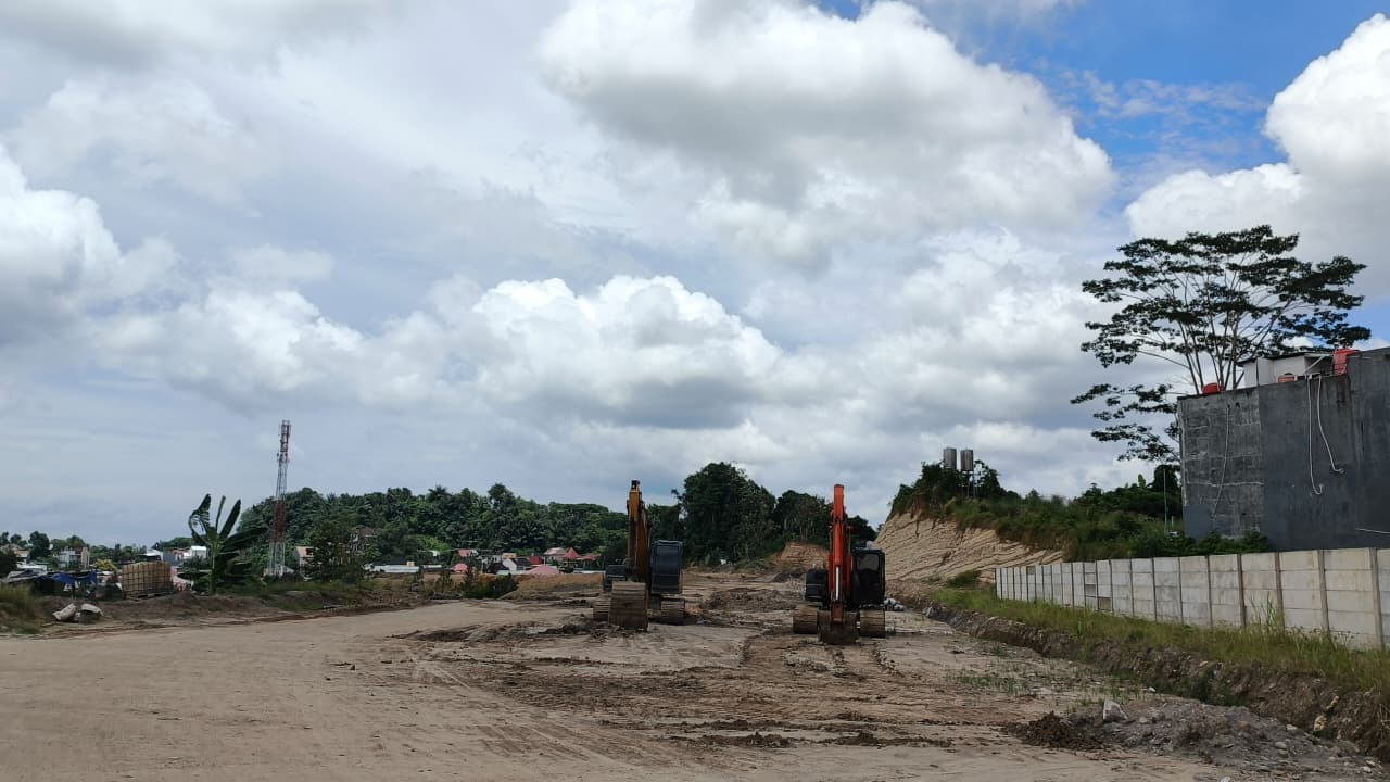 PEMATANGAN LAHAN: Komisi I DPRD Kota Samarinda melakukan sidak lapangan terkait aktivitas pematangan lahan di Jalan Pembangunan, Kota Samarinda.&nbsp;HAFIZ/KP