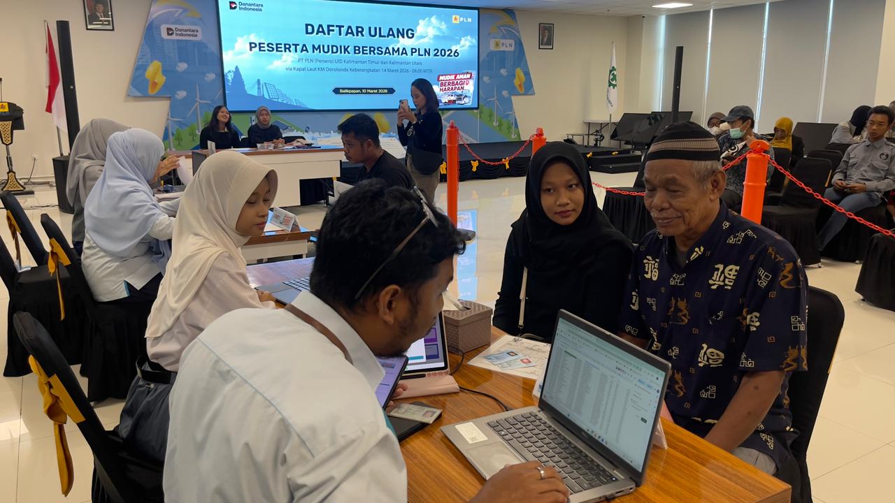 MUDIK GRATIS: Warga Kaltim antusias mengikuti daftar ulang yang digelar di Aula PLN HUB Balikpapan, Jalan MT Haryono, Selasa (10/3).