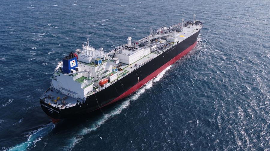Kapal bermuatan migas milik Pertamina. 