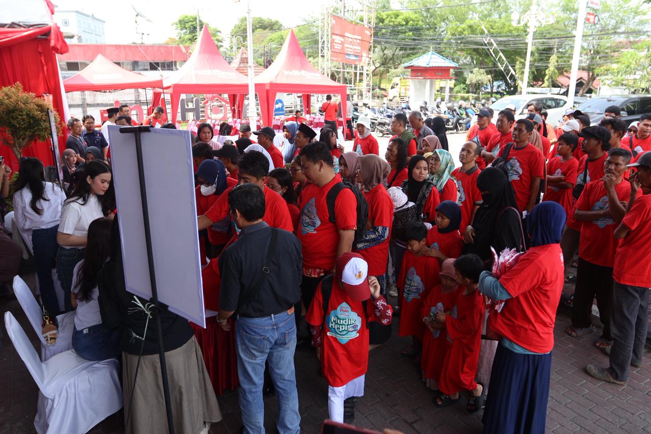 PULANG KAMPUNG: Pelepasan peserta Mudik Hepi dari Kota Minyak dilakukan secara simbolis di halaman GraPari Telkomsel Balikpapan, Selasa (12/3/2026).  