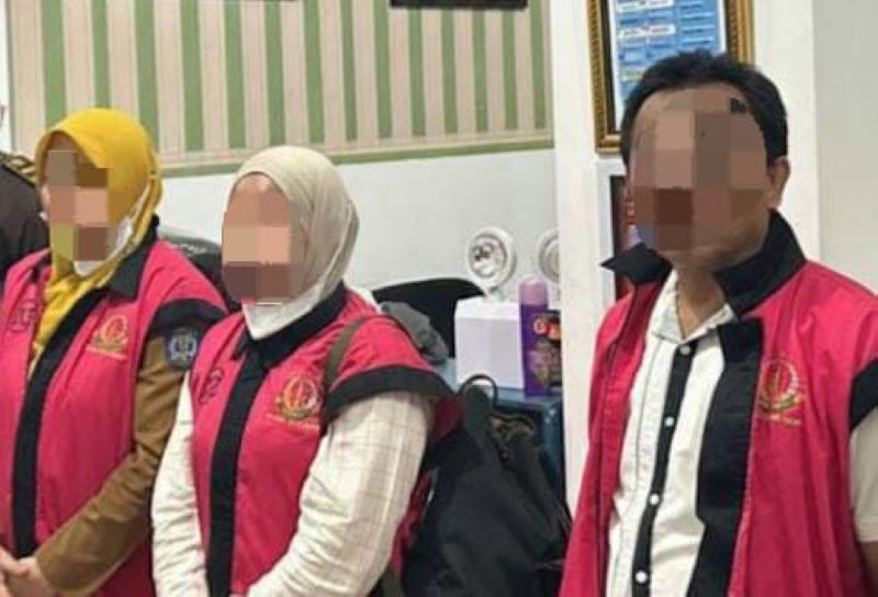 DIPERIKSA: Tiga tersangka dugaan kasus korupsi perjalanan dinas Bimtek yang berada di lingkup Dinas Perhubungan Bontang telah ditahan. FOTO: DOK/KP  