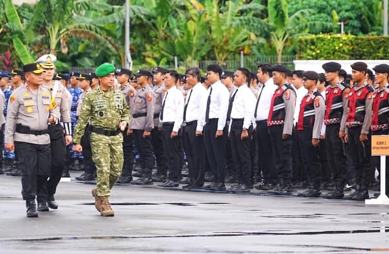 Kapolda Kaltim Irjen Pol Endar Priantoro setelah memimpin apel gelar pasukan pengamanan di halaman Dome, Balikpapan  