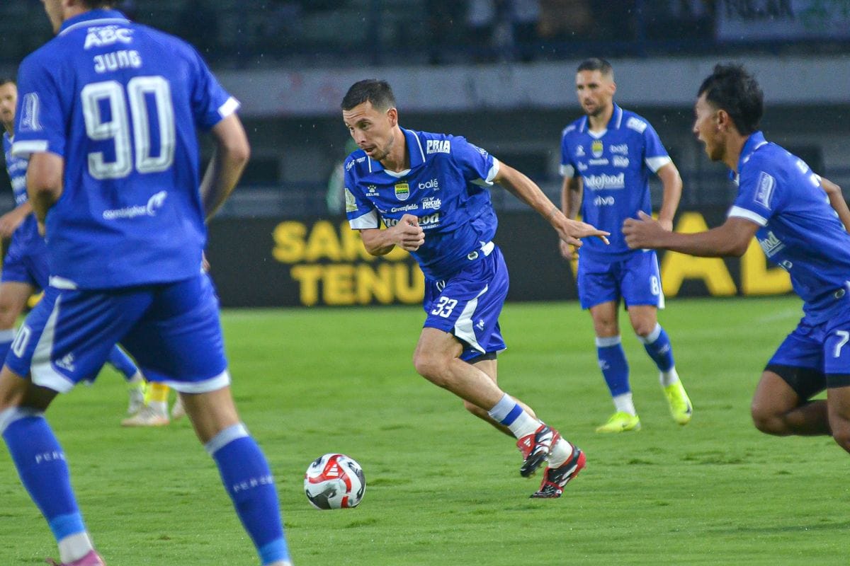 TAK TAMPIL: Thom Haye dipastikan absen saat Persib Bandung melawat ke Stadion Segiri Samarinda, markas Borneo FC.   