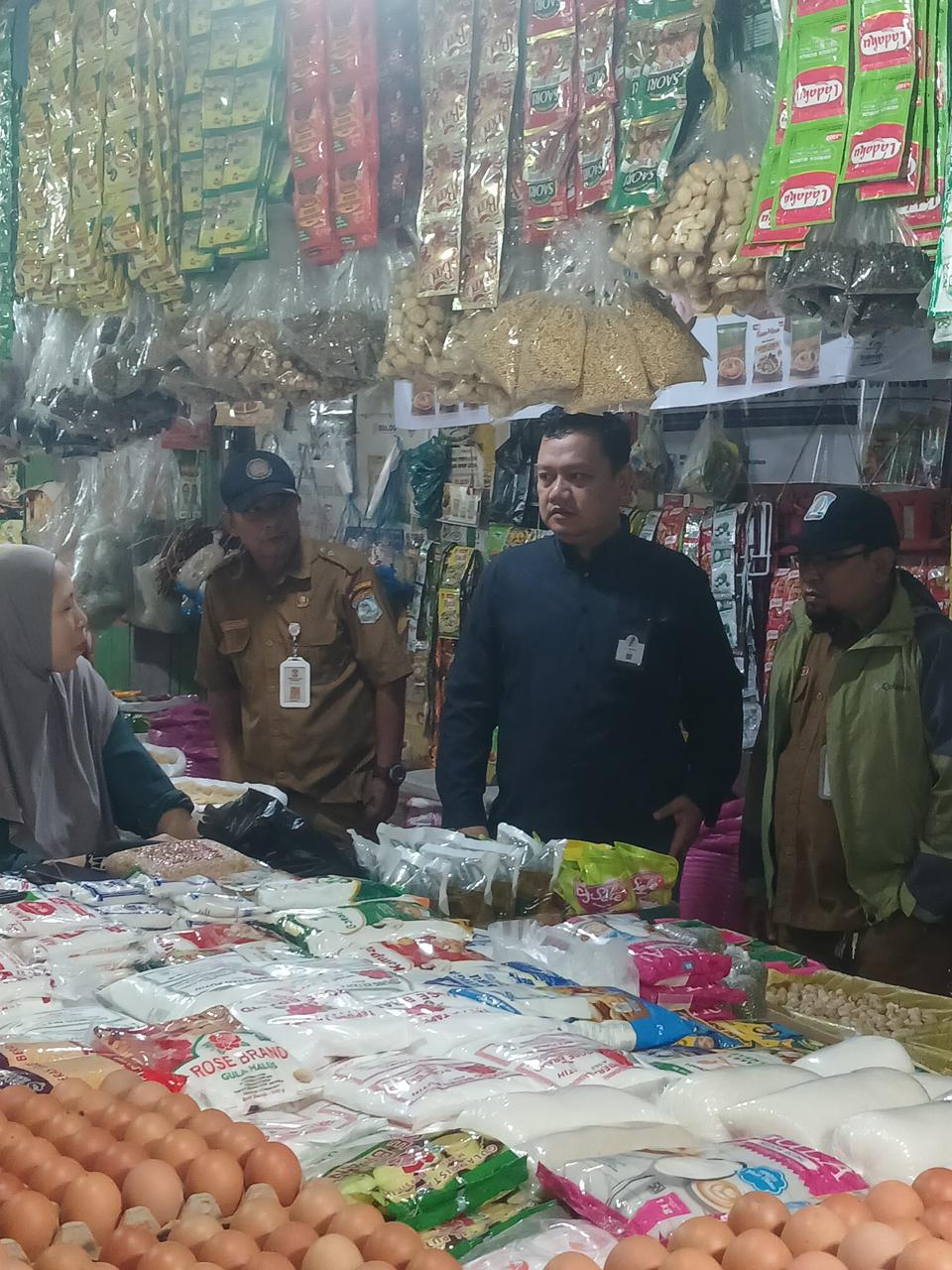 PENGAWASAN: KPPU menemukan dugaan praktik penjualan bersyarat (tying-in) dalam distribusi Minyakita di Samarinda dan Balikpapan. 
