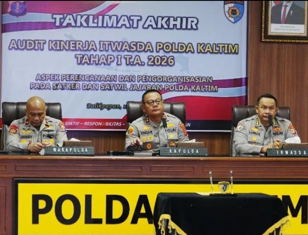 Kapolda Kaltim Irjen Pol Endar Priantoro saat memimpin Taklimat Akhir Audit Kinerja Itwasda Polda Kaltim Tahap I 2026 di Balikpapan.
