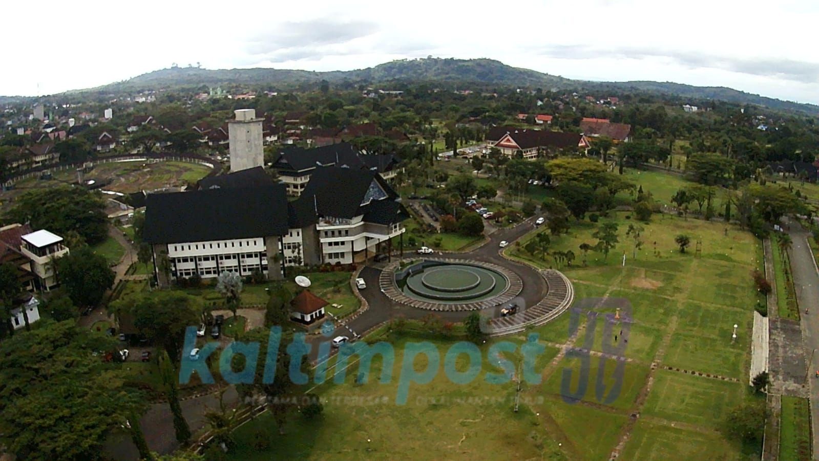 Kantor Bupati Kutai Barat di Sendawar terlihat dari udara.