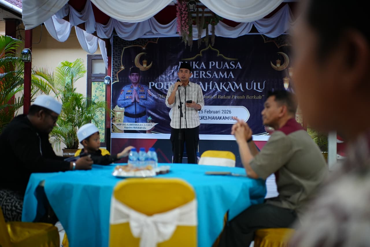 Kapolres Mahulu AKBP Eko Alamsyah memberikan pesan kepada anggota pada pelaksanaan Bukber di Mako Polres Mahulu, Jumat (13/3). 