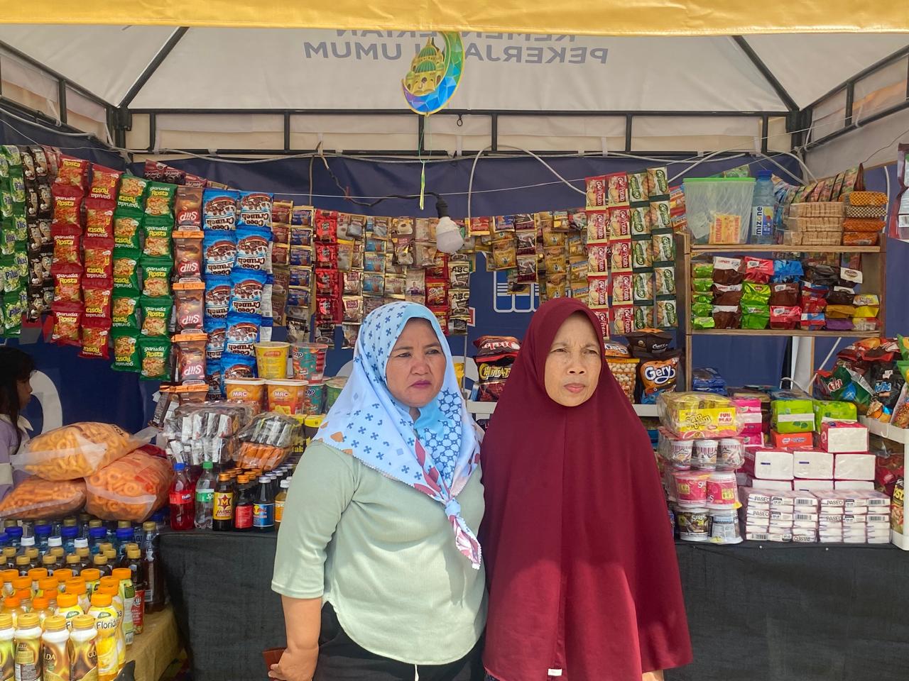 Pedagang UMKM yang berjualan di Rest Area Tol IKN 5B.