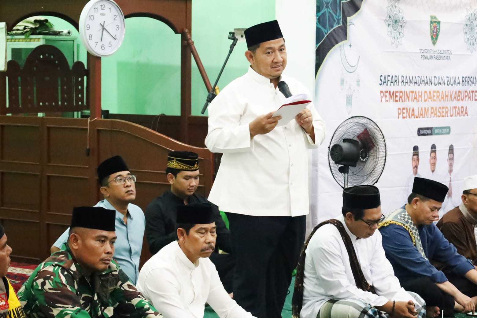 Mudyat Noor menyapa warga Sepan saat safari Ramadan.