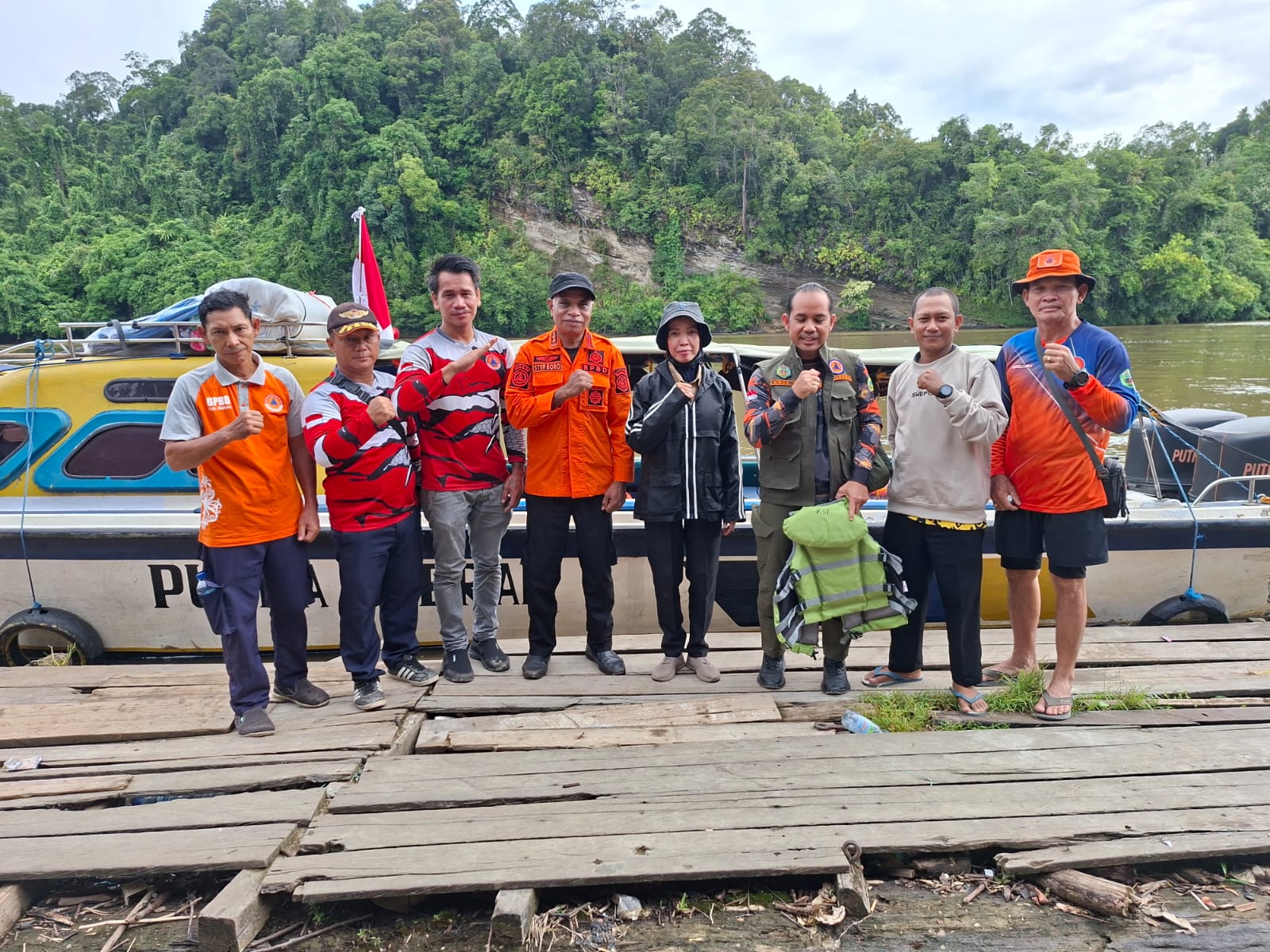 DinsosP2PA dan BPBD Mahulu segera berangkat membawa bantuan untuk korban kebakaran di Kampung Tiong Bu'u, Minggu (15/3) pagi.