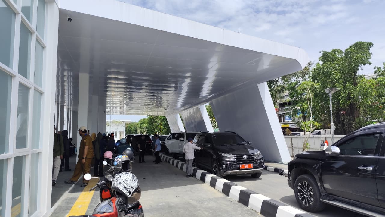 MENANTI: Halte baru menjadi salah satu fasilitas di teras Samarinda Tahap 2 yang telah rampung pembangunannya. 