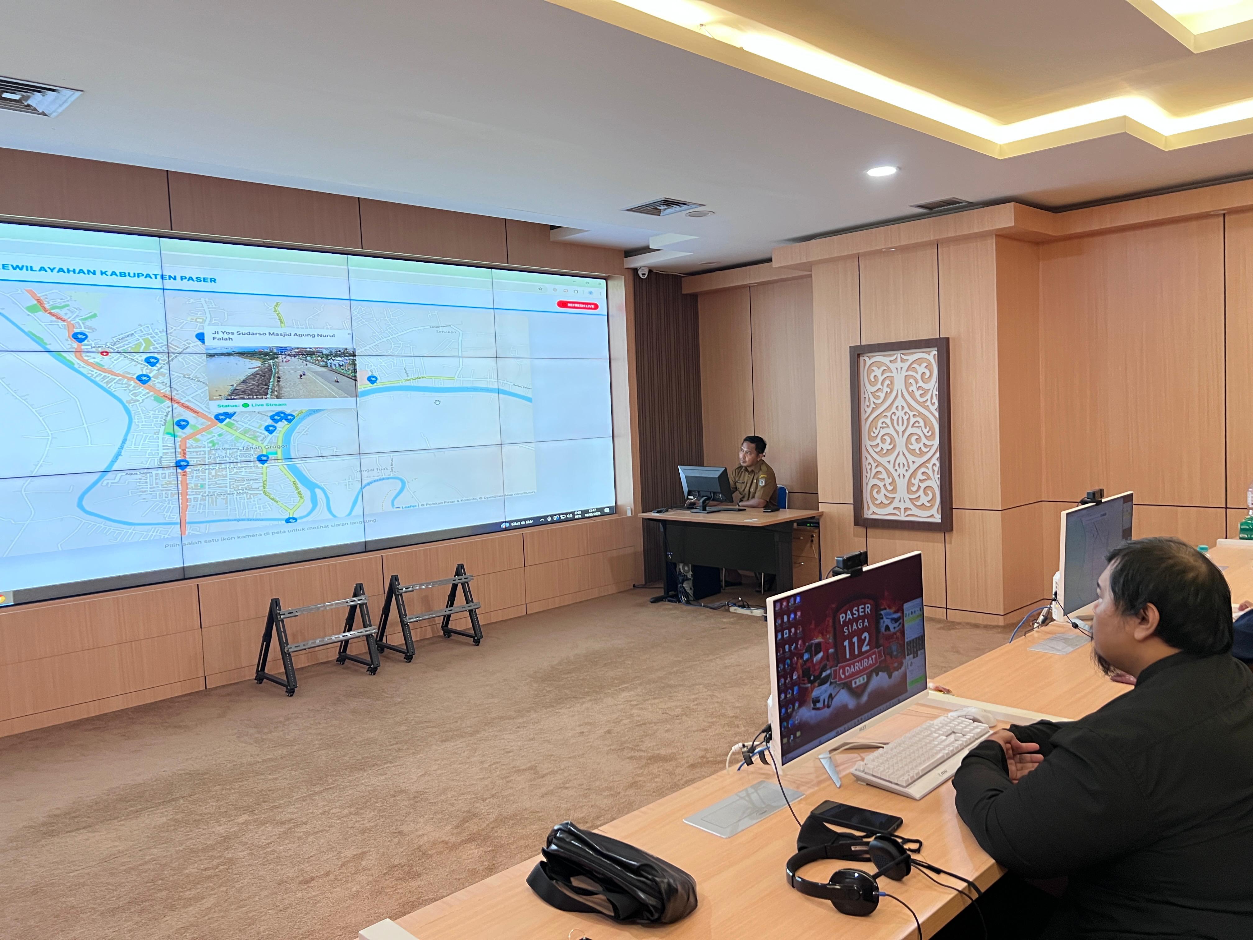 TEKNOLOGI: Memantau suasana Kabupaten Paser kini lebih mudah dengan menggunakan CCTV publik Diskominfostaper. 