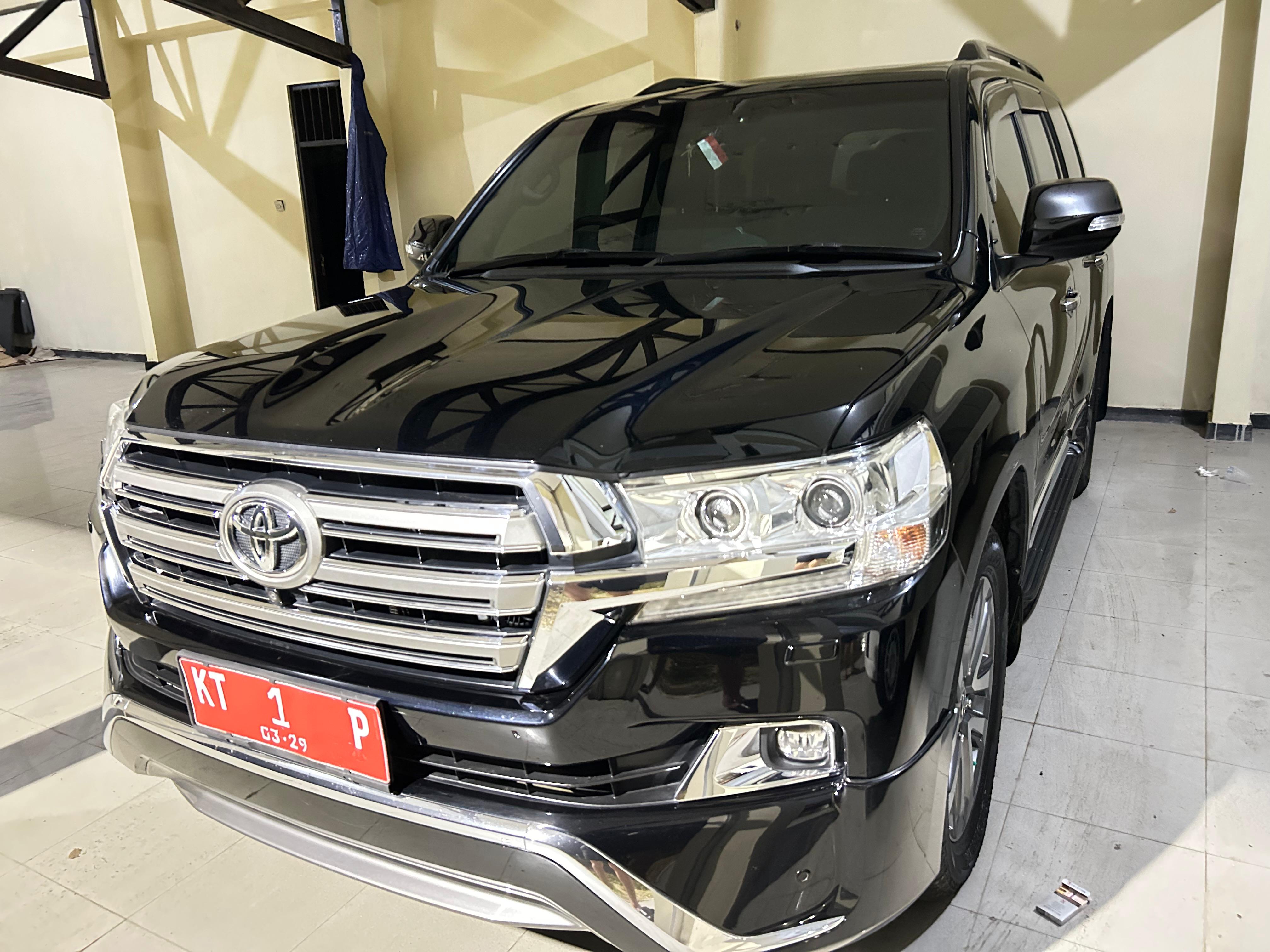 Mobil dinas bupati Kubar.