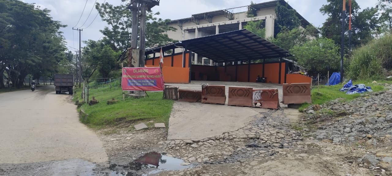 TAAT: Salah satu TPS di kawasan Polder Air Hitam Kecamatan Samarinda Ulu memberlakukan waktu buang sampah dari pukul 18.00-06.00 Wita.  