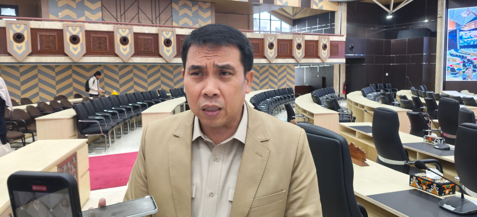  Ketua Pansus TJSL DPRD Kaltim, Muhammad Husni Fahruddin (Ayub). Ia menegaskan pentingnya keterbukaan informasi agar dana tanggung jawab sosial perusahaan tepat sasaran. (BAYU/KP)