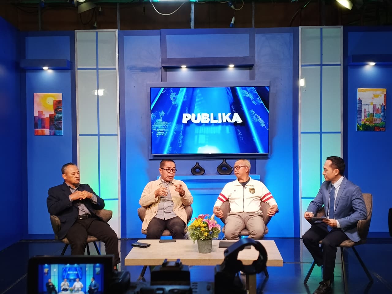 Ketua KONI Kaltim Rusdiansyah Aras bersama narasumber saat dialog terkait jadwal Porprov Kaltim 2026.