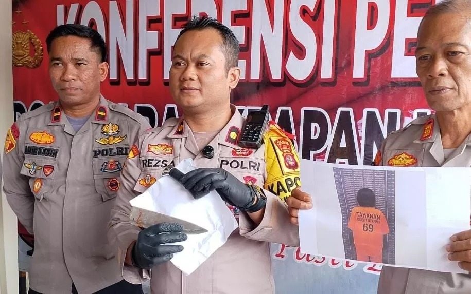 KRONOLOGI: Polisi menjelaskan seputar peristiwa penikaman yang dilakukan IRT kepada tetangga.