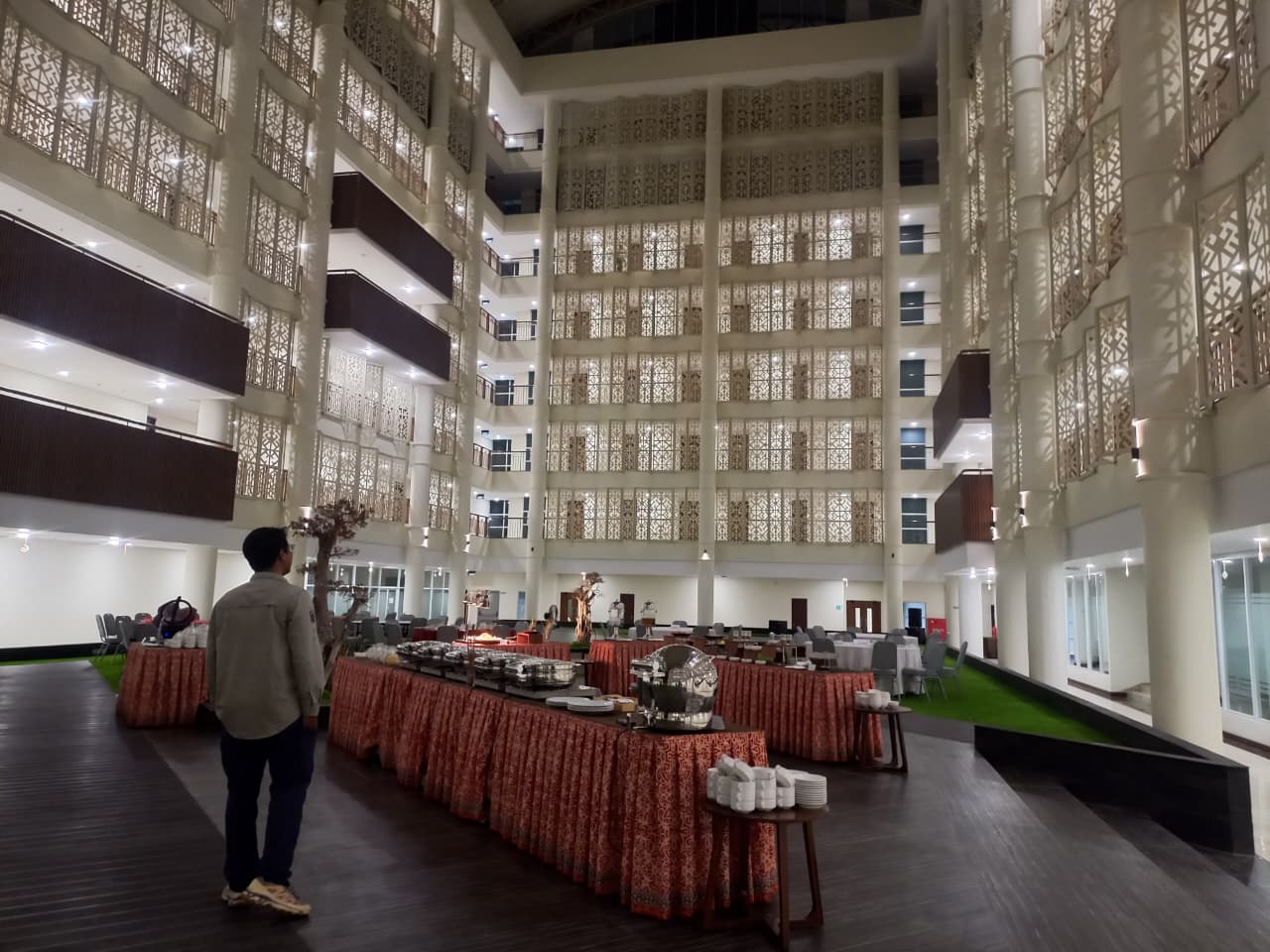 Mengusung brand Pandora Hotel, Hotel Atlet Sempaja tawarkan 273 kamar dan ruang pertemuan. Pengelola bidik status hotel bintang empat dan tambah fasilitas kolam renang. (EKO/KP)