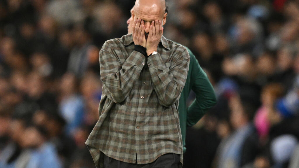 Pep Guardiola tak kuasa menahan kekecewaan usai Man City dikalahkan Real Madrid. (Foto: AFP)