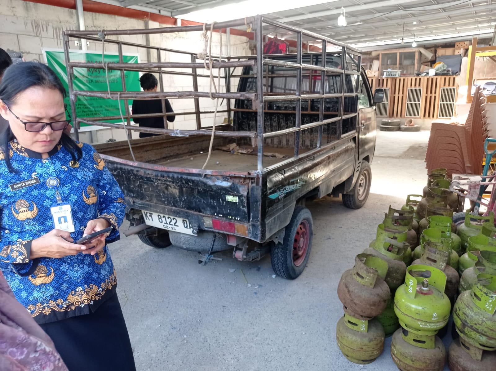 Distribusi elpiji melon di salah satu pangkalan di Bontang. Masyarakat diimbau melaporkan pangkalan yang menjual di atas HET Rp 21.000 melalui sistem barcode