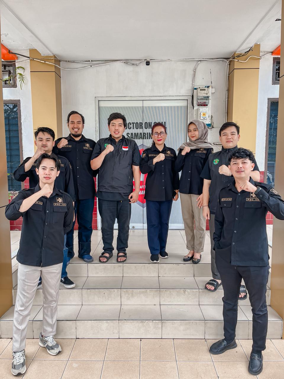 JAGA: Tim Doctor on Call Dinkes Samarinda tetap menyiagakan personil dan ambulance selama libur lebaran, menghadapi arus mudik dan balik warga, Rabu (18/3). 