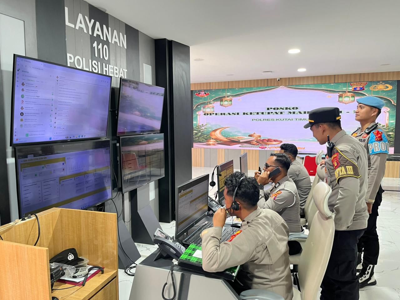 LAYANAN: Command Center Layanan 110 Polres Kutim. 