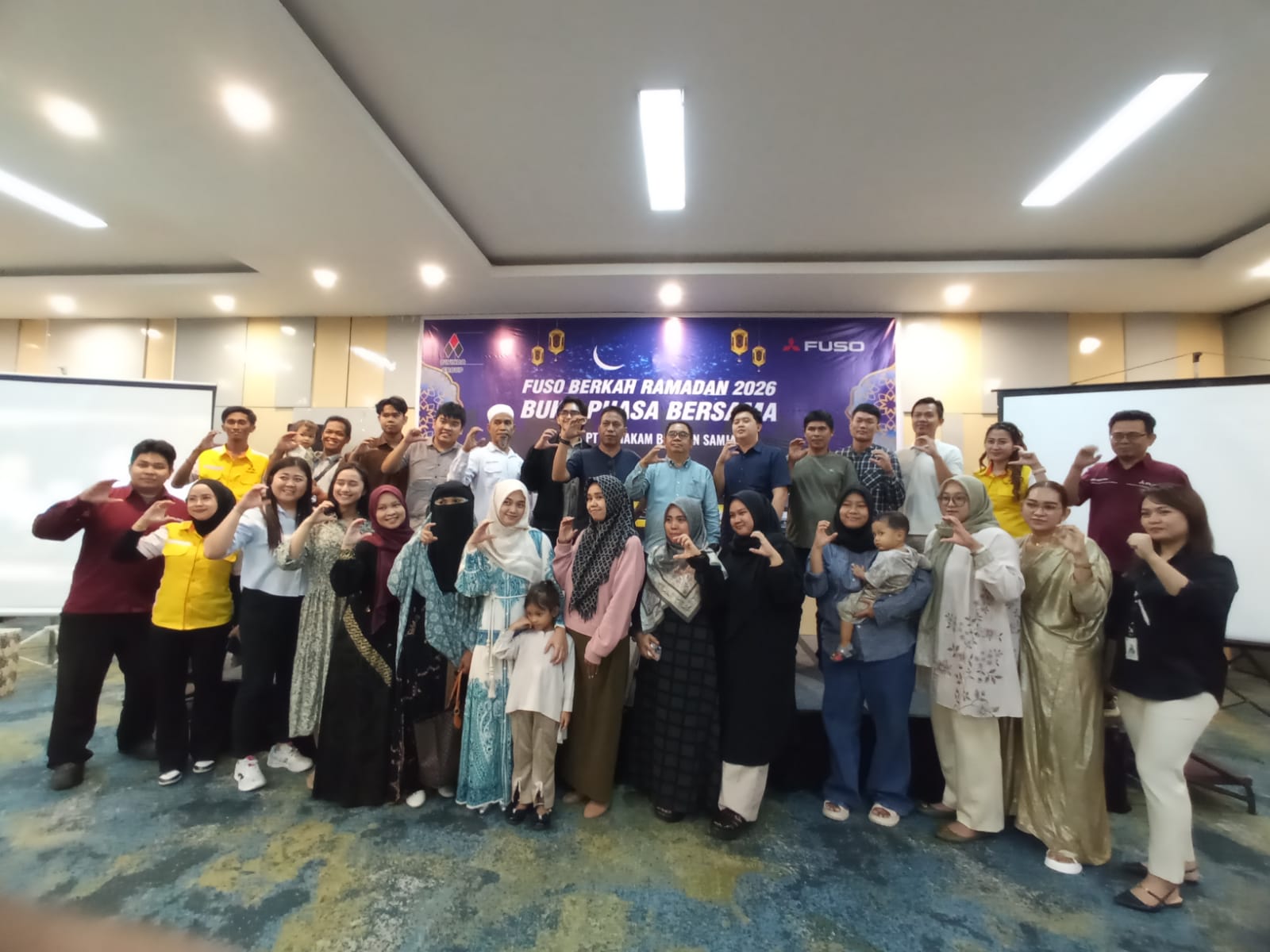 Suasana hangat Bukber PT Mahakam Berlian Samjaya bersama manajemen, karyawan, dan mitra di Harris Hotel Samarinda.