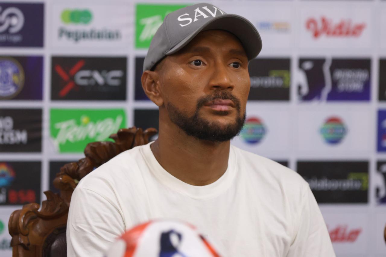 Pelatih Persiba Balikpapan Leonard Tupamahu.  &nbsp;