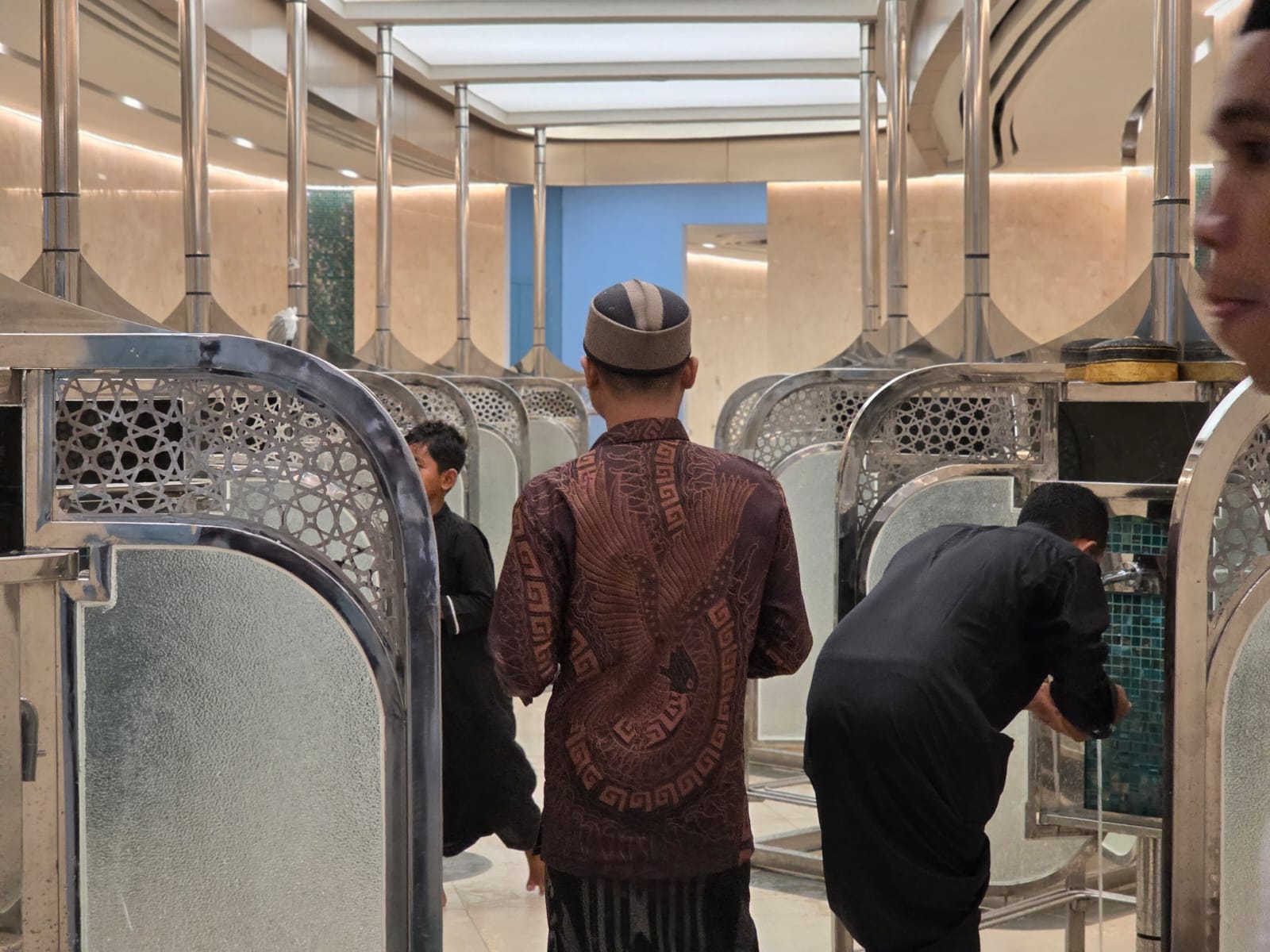 Tempat wudhu di Masjid Negara Nusantara yang modern. (Istimewa)