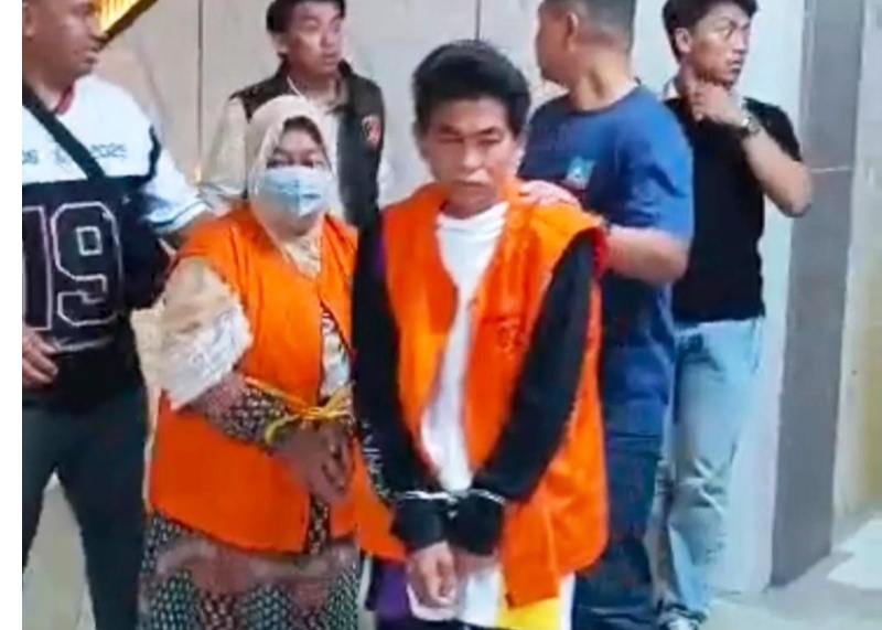 Wahyu dan Rusmini saat diamankan di Polresta Samarinda. 