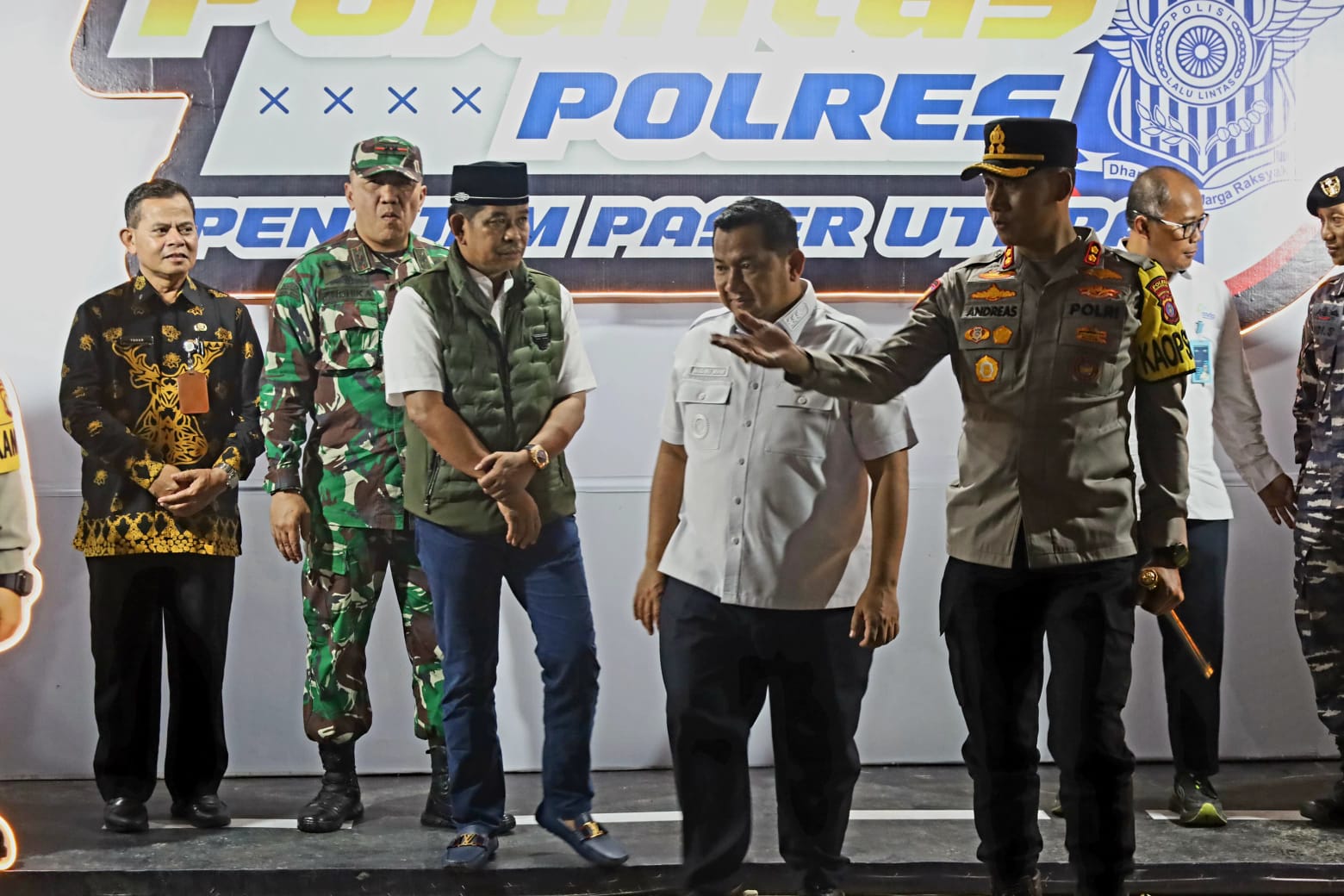 Mudyat Noor bersama jajaran FKPD meninjau sejumlah titik vital transportasi diantaranya Pelabuhan Feri Penajam. (Foto: Maki/KP) 