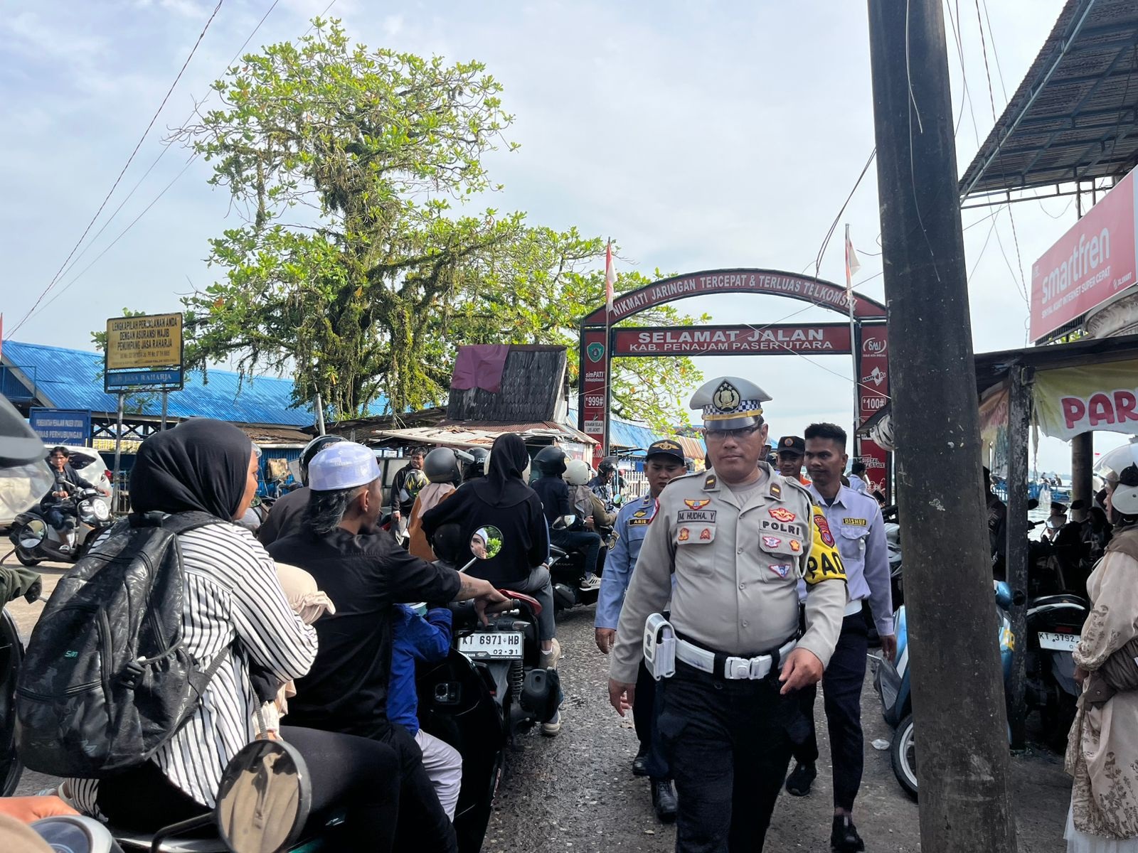 PENGAMANAN: Personel Polres PPU dan instansi teknis melakukan pengamanan selama Lebaran di titik-titik krusial publik.