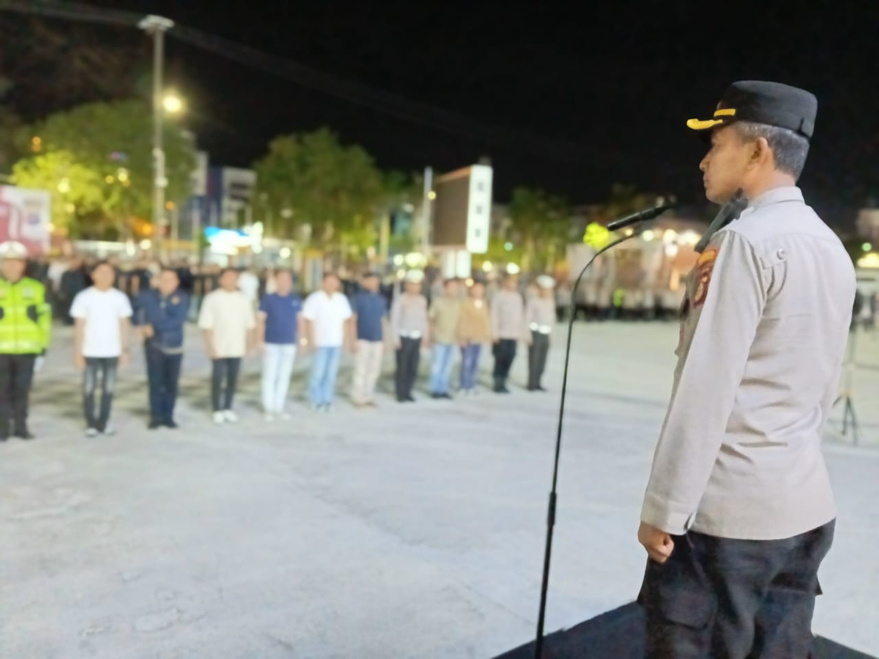 PENGAMANAN: Personel Polresta Balikpapan melakukan pengamanan hari libur Idulfitri di sejumlah lokasi, utamanya mengantisipasi kemacetan.