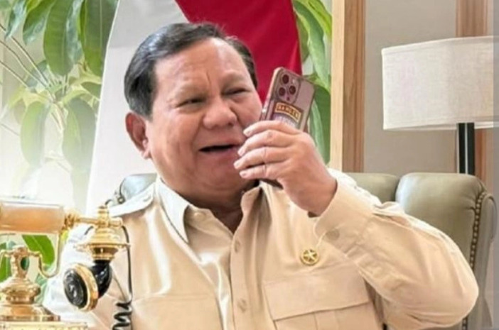 Momen Prabowo Subianto telepon kepala negara.