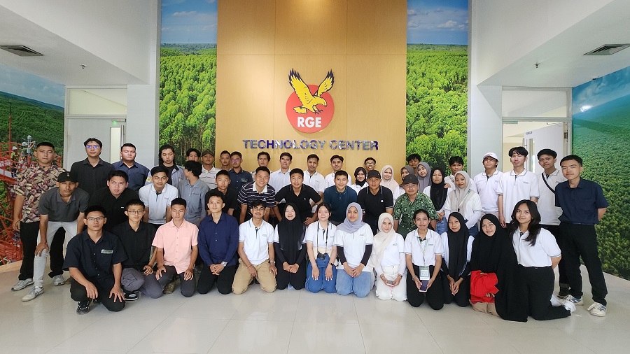 MASA DEPAN: Tanoto Foundation konsisten membangun SDM dnegan memberikan beasiswa kepada putra putri terbaik di daerah.