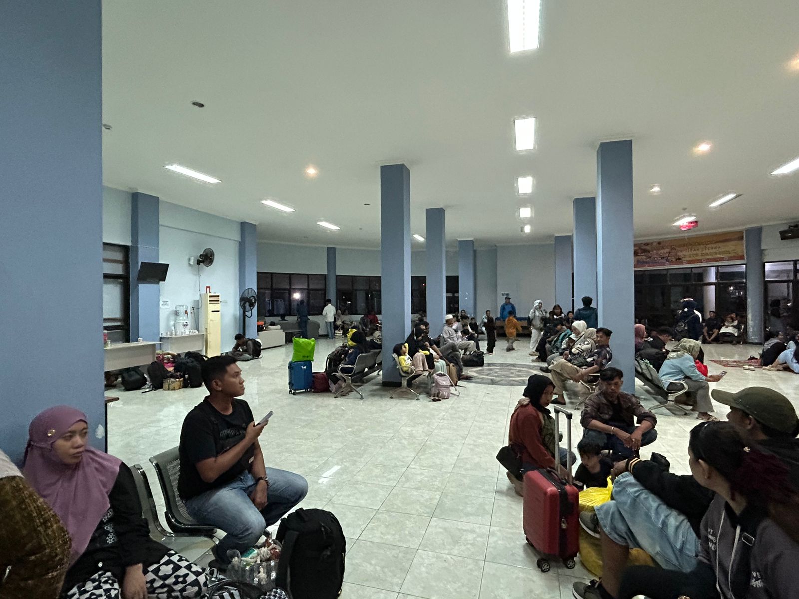 TEMPAT MENUNGGU: Halaman Pelabuhan Loktuan bakal dipadati penumpang maupun penjemput pada arus balik lebaran kali ini. FOTO: ADIEL KUNDHARA/KP  