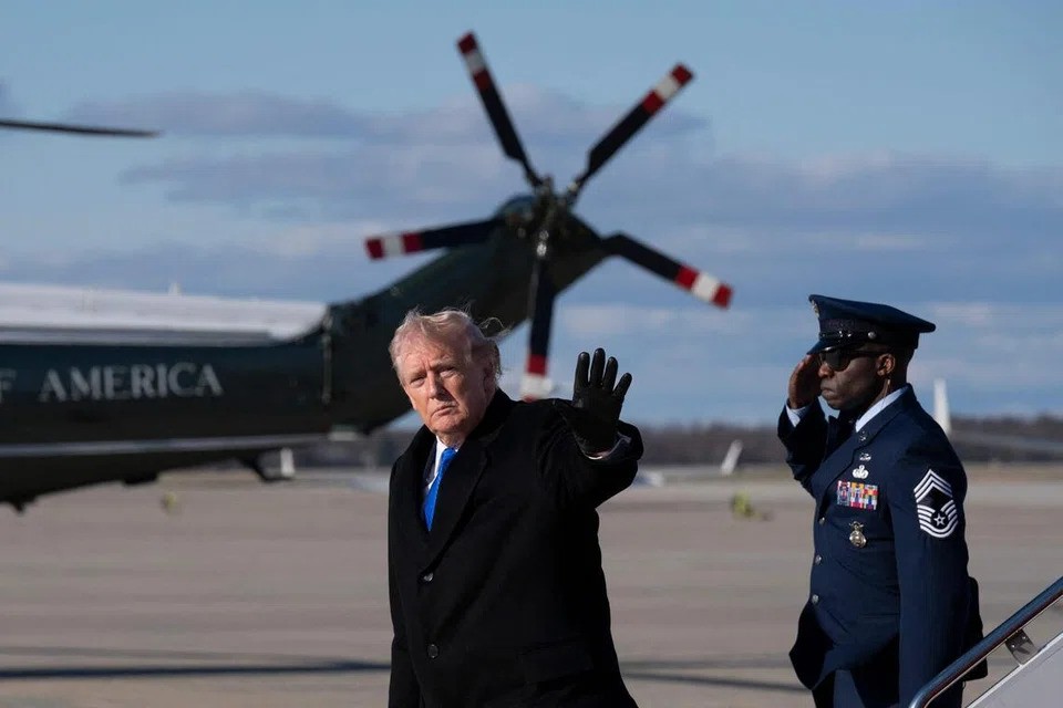 Presiden Amerika Serikat Donald Trump kerap melontarkan ancaman ekonomi, diplomatik, atau militer yang mengejutkan dunia, sebelum kemudian tiba-tiba mengubah arah kebijakannya. (Foto: AFP)