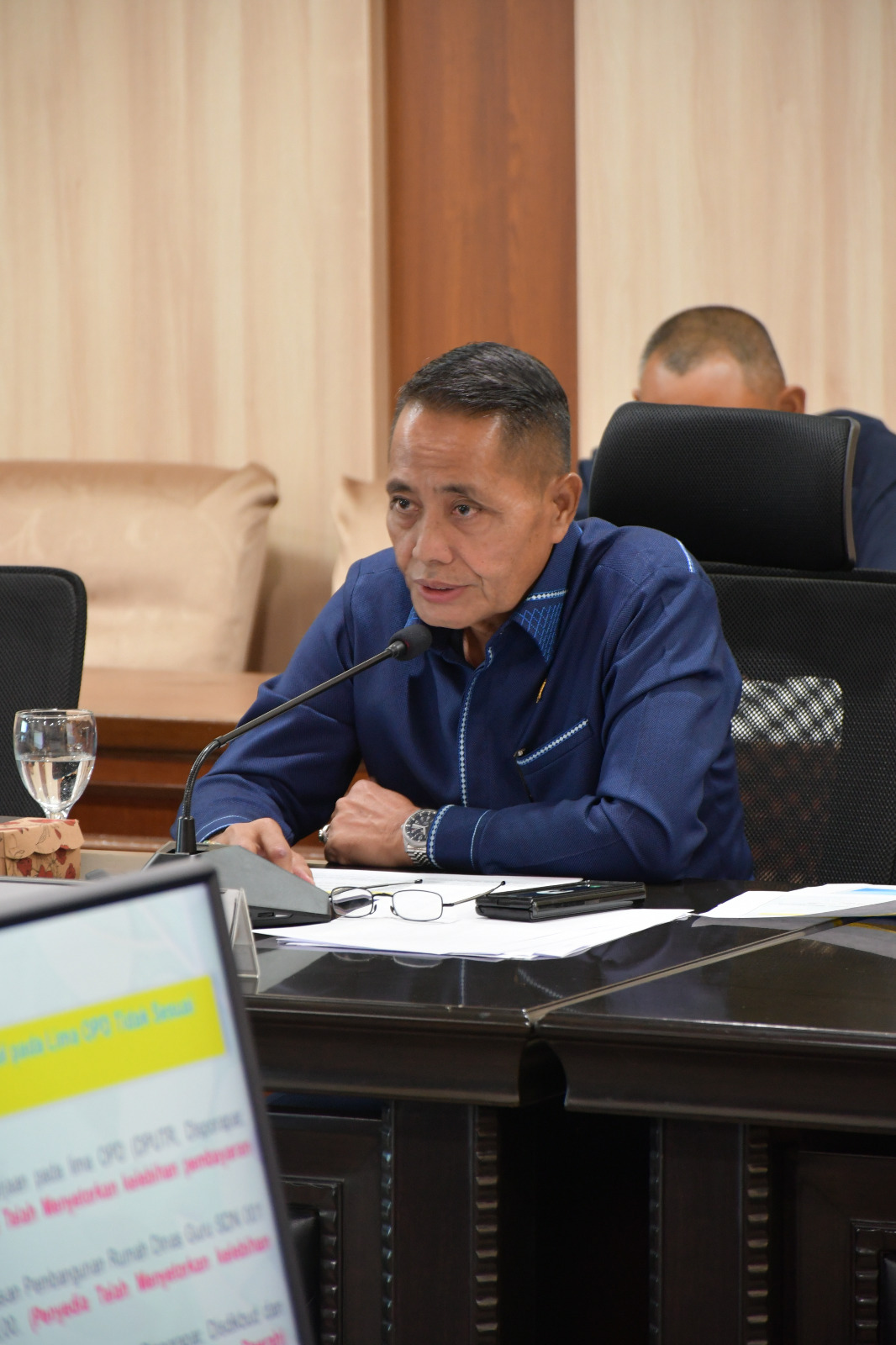 Ketua Komisi III DPRD Paser, Abdul Azis. Ia terus mendesak percepatan elektrifikasi di desa-desa terpencil guna menunjang ekonomi dan pendidikan masyarakat. 