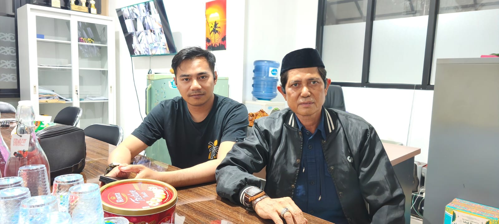 Bhabinkamtibmas Kelurahan Sepinggan Baru, Bripka Giri Wastu (kiri) serta Lurah Sarbin sebagai pembina FKPM Sepinggan Baru.  