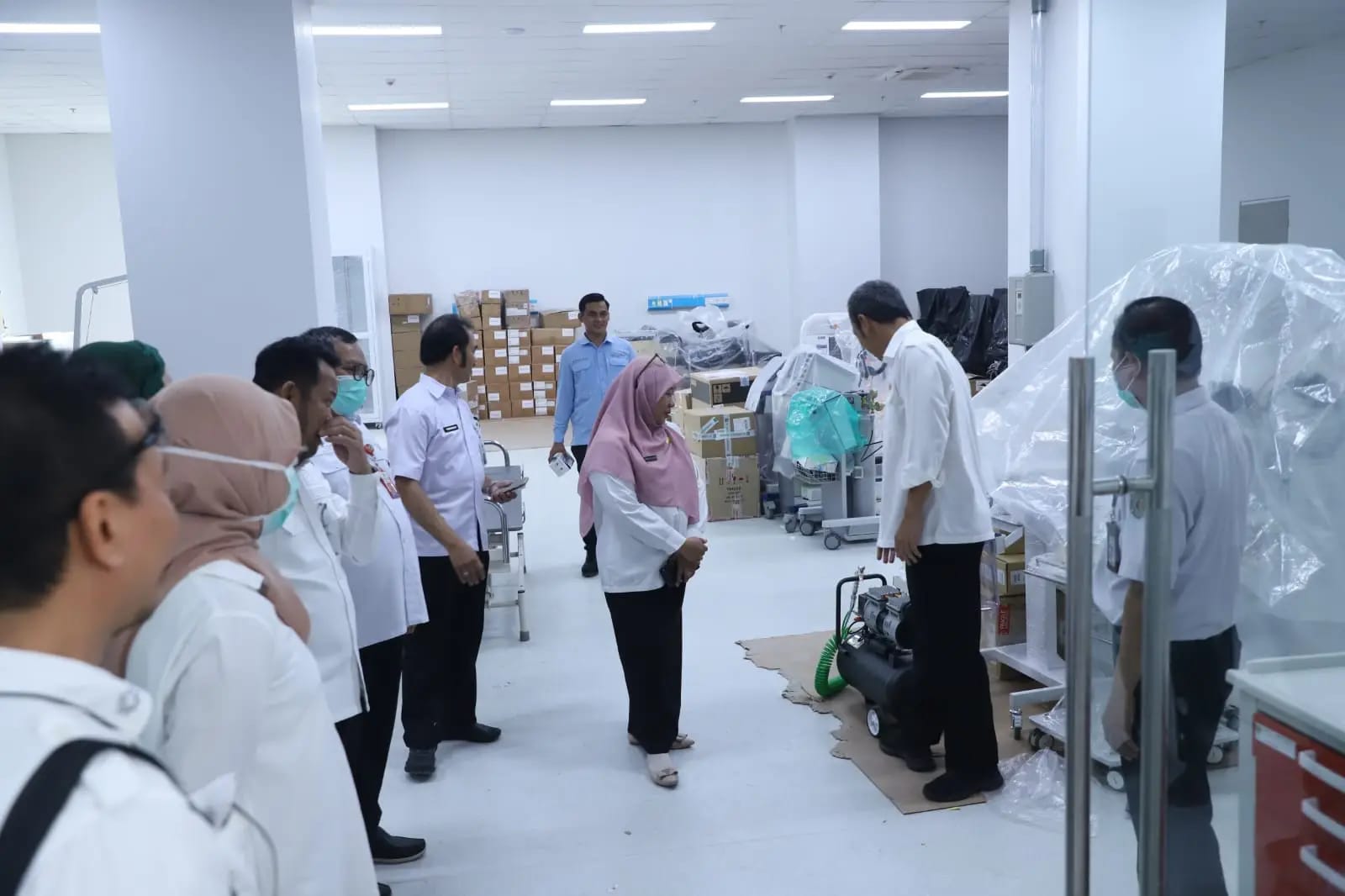 Gubernur Kaltim Rudy Mas'ud meninjau kesiapan Gedung Jantung RSKD yang direncanakan dioperasikan mulai April ini 