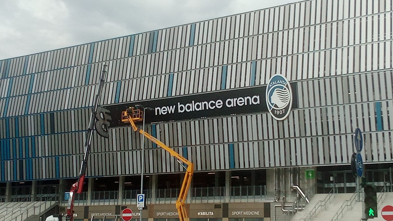 New Balance Arena menjadi kandang timnas Italia saat menjamu Irlandia Utara, Jumat (27/3) dini hari Wita. 