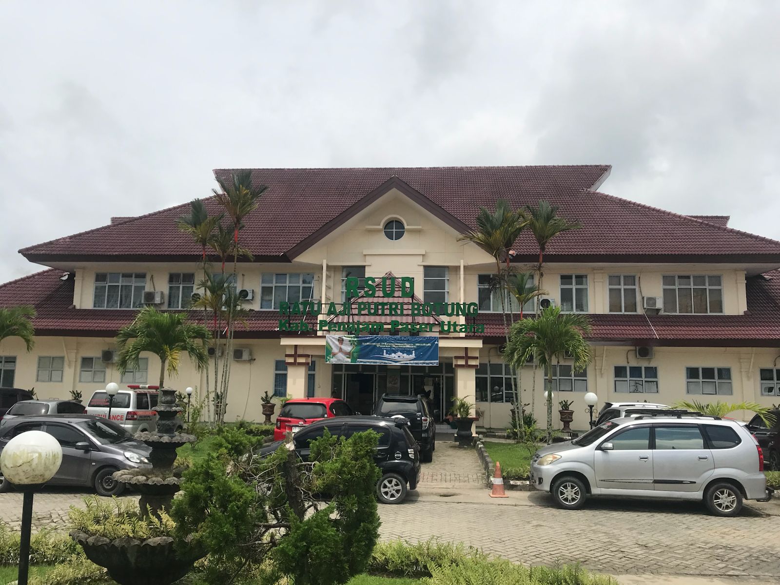 Tampak depan RSUD Ratu Aji Putri Botung (RAPB) di Penajam Paser Utara yang menjadi pusat layanan kesehatan rujukan masyarakat.