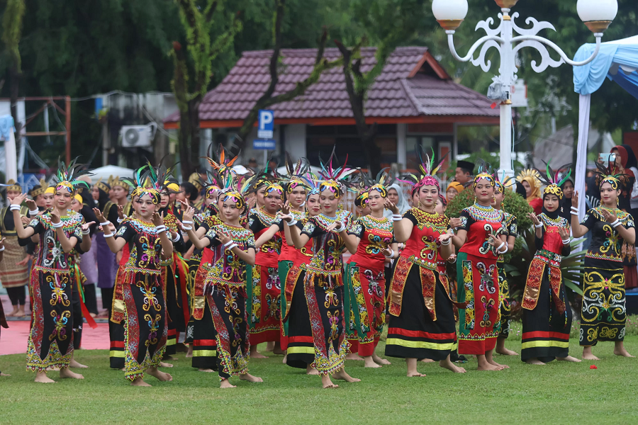 PERTUNJUKAN: Karya seni yang ditampilkan pada perayaan HUT Balikpapan memberikan tempat bagi pelaku usaha untuk berkembang.