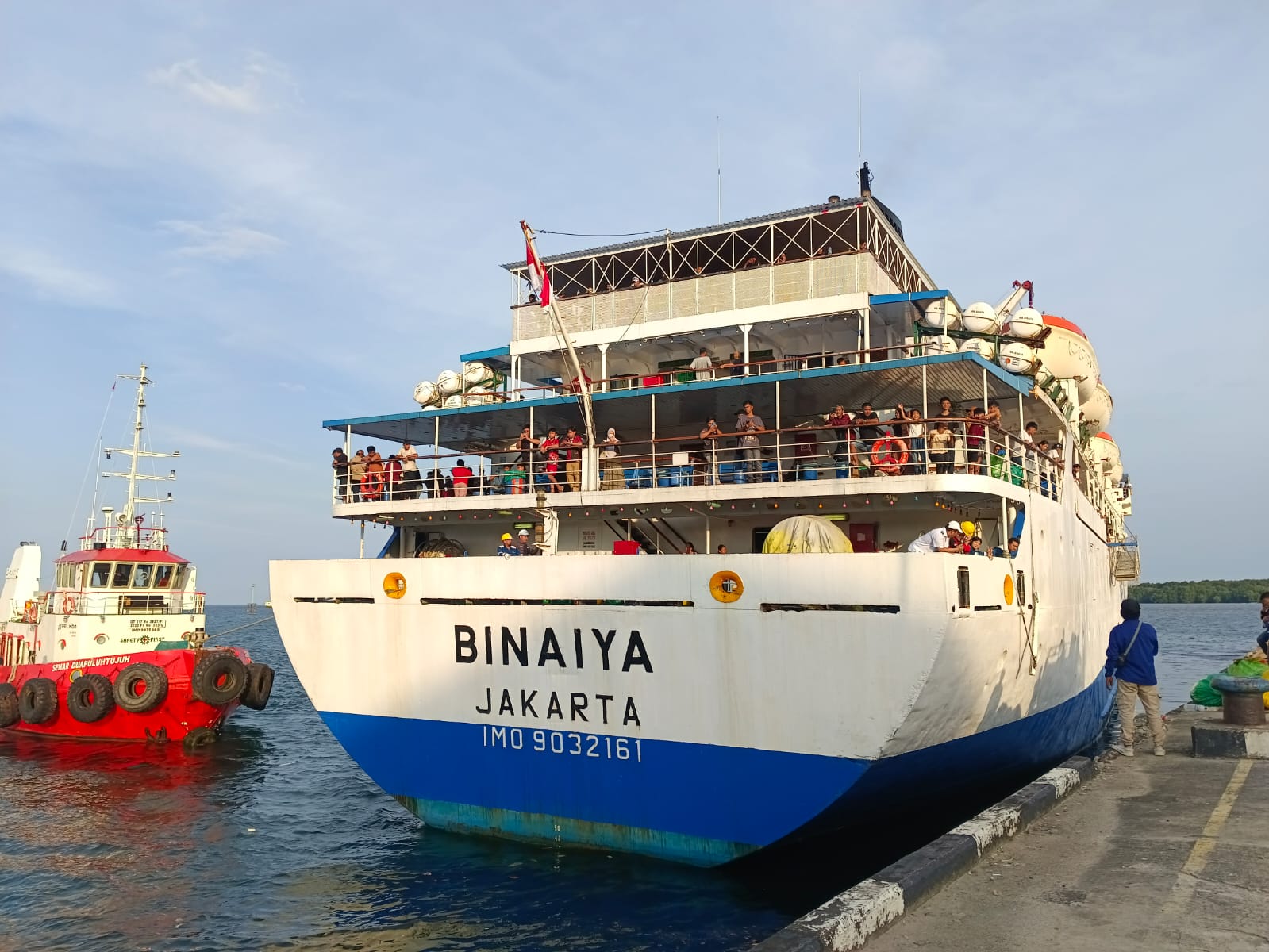 KEMBALI BERANGKAT: KM Binaiya melakukan pelayaran menuju Parepare pada arus balik Lebaran kali ini dari Pelabuhan Loktuan Bontang. ADIEL KUNDHARA/KP
