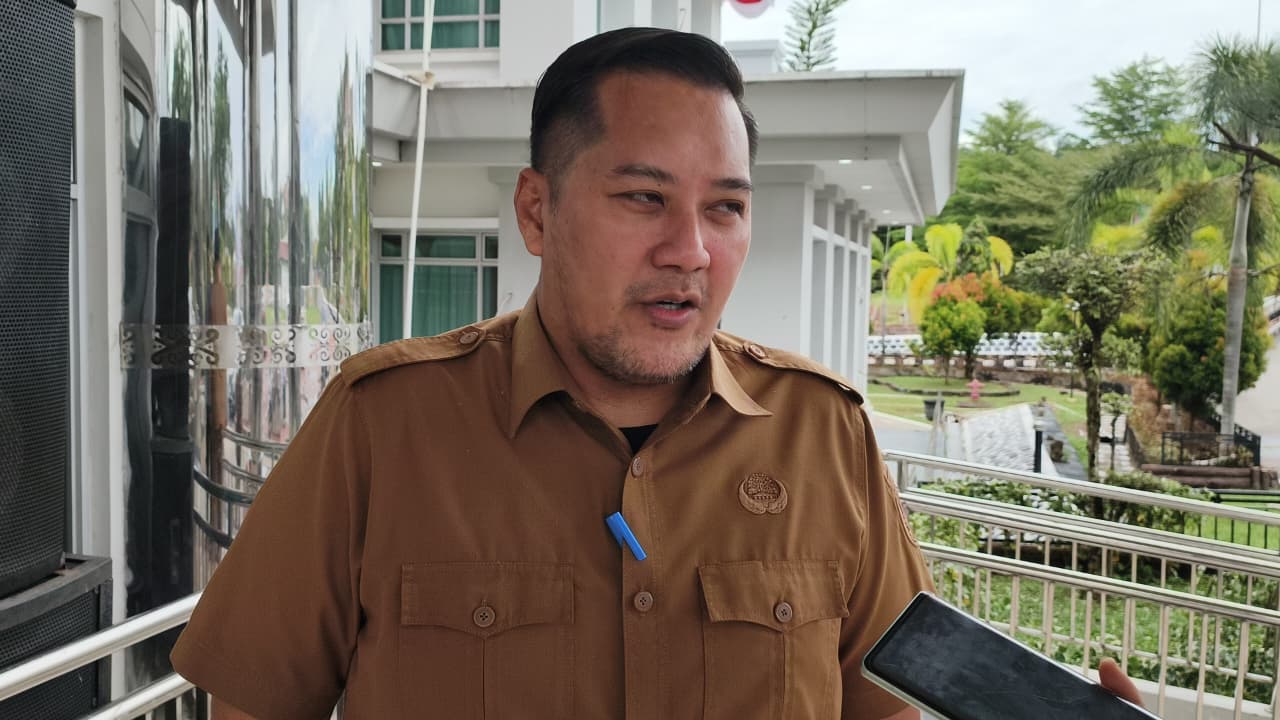 Kepala Bappeda Kutai Timur, Januar Bayu Irawan, menjelaskan kondisi pertumbuhan ekonomi Kutim yang terdampak penurunan sektor pertambangan.