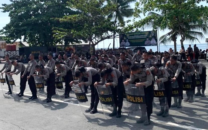 BERSIAP: Latihan kemampuan mengendalikan massa dijalani personel Ditsamapta Polda Kaltim.