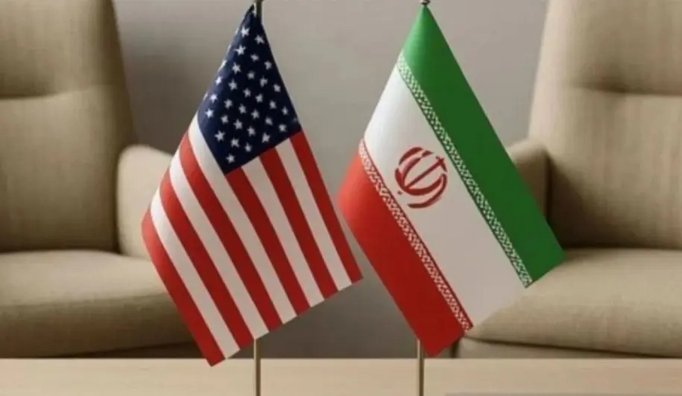 Bendera nasional Amerika Serikat dan Republik Islam Iran.